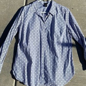 Crisp clean Ann Taylor blouse